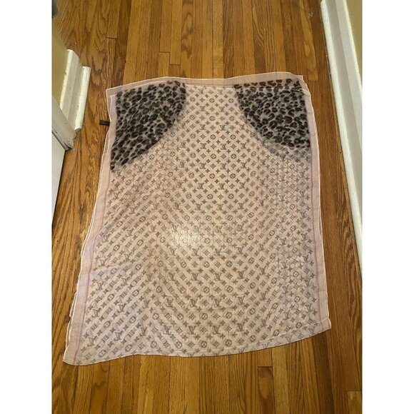 Pink 100% Silk Louis Vuitton Monogram Scarf - Picture 8 of 16